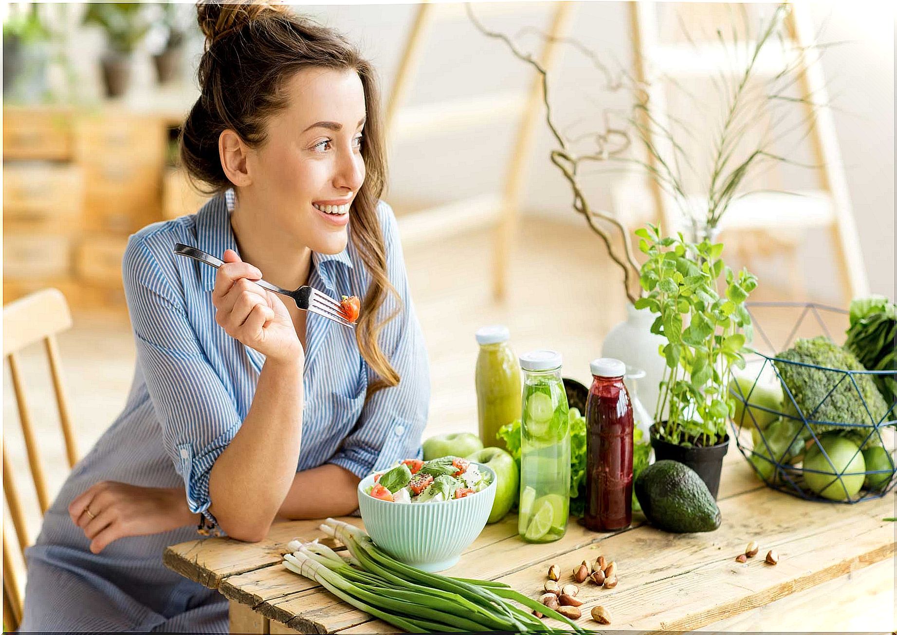 woman eating salad