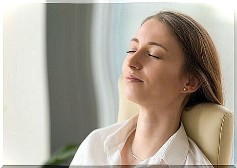 Woman with closed eyes doing cognitive therapy