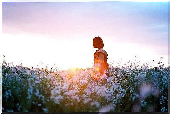 girl in the field thinking about the works of Marcus Aurelius