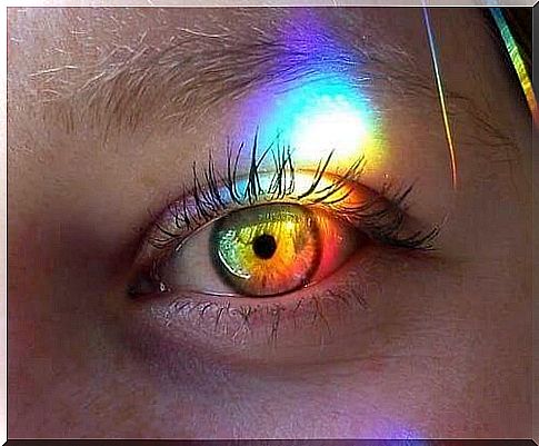 eyes with light beam