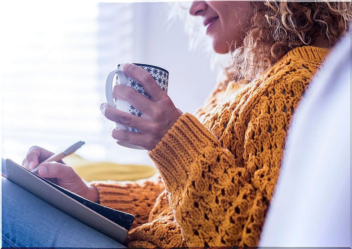 Woman writing in Johari window